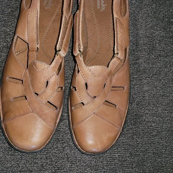 Cute Clarks Leather Loafers - Picture 6 of 11